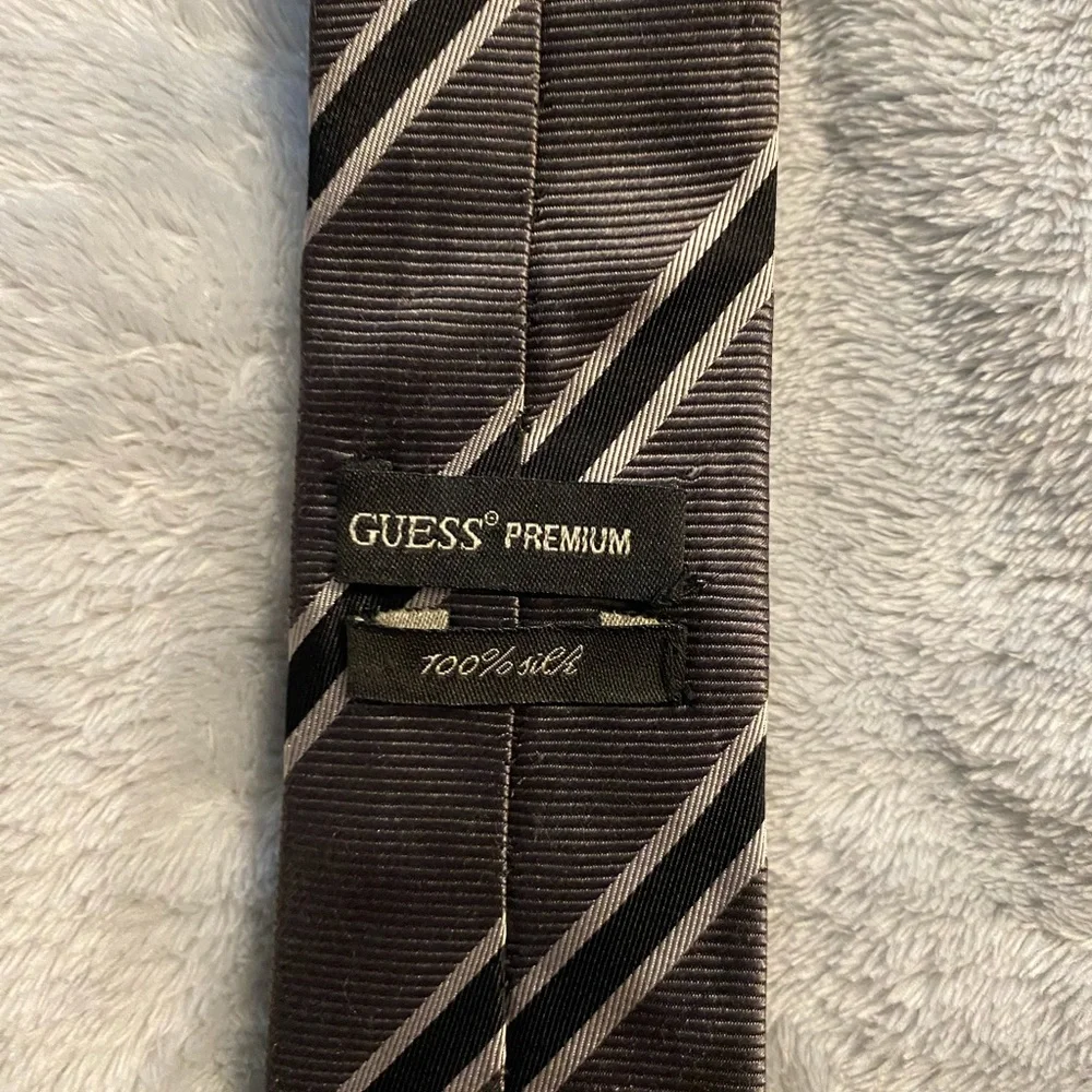 Men's Vintage Guess Premium 100% Silk tie